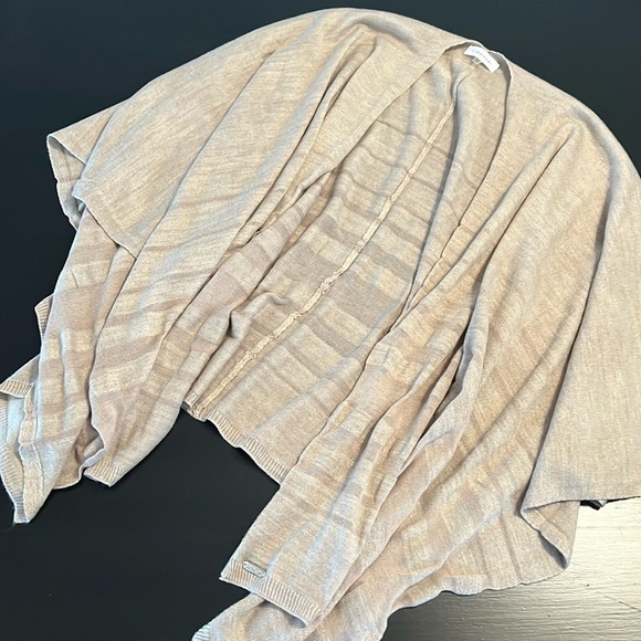 Calvin Klein scarf, shawl, blanket cardigan - Picture 1 of 3
